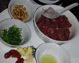 A picture of step 1 of Meat kofta with naan bread.