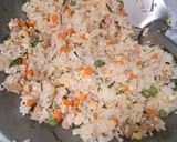 Foto langkah ke 4 dari resep Nasi Goreng Daun Jeruk.