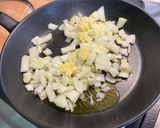 Une image de l'étape 5 de Pâtes d’Alsace aux légumes sautés, saucisses et emmental.