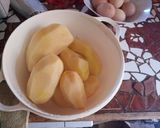 Foto del paso 1 de la receta: Pejerreyes falsos con papas y tomate