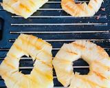 A picture of step 1 of Caramelized Pineapple Suji Halwa.