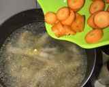 Foto langkah ke 2 dari resep Sop ceker baso.