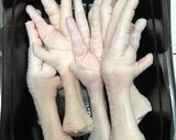 Hình bước làm 1 của món Chân gà rim bia bằng nồi cơm điện