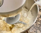 Foto del paso 3 de la receta: Cookies blandas con cacahuetes, con chocolate y con coco