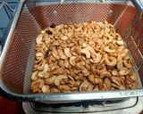 Foto langkah ke 7 dari resep Kacang Mede Goreng.