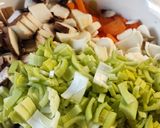 Nagyon erdei, nagyon vegán kora-tavaszi gombaleves recept fázis 3 fotója