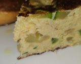 Foto del paso 7 de la receta: Tortilla de patata, calabacín, champis y cebolla de ensalada con ajo y perejil