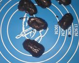 Foto langkah ke 3 dari resep Kurma Cokelat Mete.