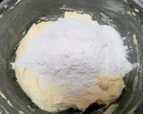 Hình bước làm 4 của món Vanilla Cupcakes