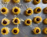 Foto langkah ke 3 dari resep Choco Cheese Thumb Print.