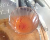Foto del passaggio 4 della ricetta Linguine con orata, peperoni, datterini gialli e pistilli di zafferano