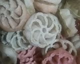 Foto langkah ke 5 dari resep Kembang Goyang.