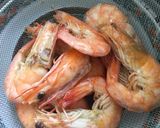 A picture of step 2 of Har Lok (Cantonese prawn style).