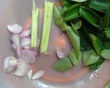 Foto langkah ke 3 dari resep Ule’e Suree u neulheu (kepala ikan tongkol kuah kelapa gonseng).