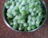A picture of step 2 of Aloo matar aur poori.