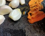 Foto langkah ke 2 dari resep Soto ayam bumbu kuning.