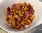 Une image de l'étape 1 de Compote de prunes, rhubarbe et coco.