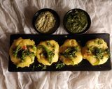 A picture of step 6 of Pizza dhokla.