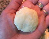 Foto del paso 4 de la receta: Rueditas de fécula de maíz, coco y leche condensada