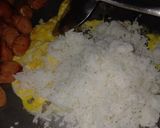 รูปขั้นตอนการทำที่ 3 ของ ข้าวผัดกุนเชียงปลาใส่ไข่