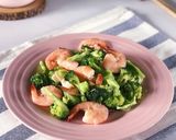 Foto langkah ke 4 dari resep Tumis Brokoli Udang.