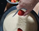 Foto del paso 4 de la receta: Queque con fresas y migas
