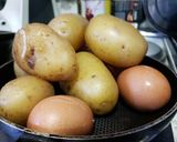 Foto del paso 4 de la receta Pechuga de pavo rellena con patatas deluxe y salsa de piquillos