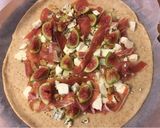 Foto del passaggio 4 della ricetta Galette ai fichi,gorgonzola, prosciutto, noci e mozzarella