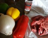Foto del paso 1 de la receta: Carne de res con pimientos y cebolla