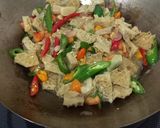 Foto langkah ke 5 dari resep Tumis Babat Sapi Cabe Hijau.