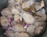 Hình bước làm 1 của món Canh sườn, móng giò nấu khoai tây, nấm mỡ