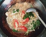 Foto langkah ke 3 dari resep Mie Kuah Bayam Udang.