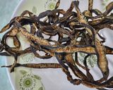 Hình bước làm 1 của món 🌱 Tảo Xoắn Chile Xào Sả Ớt Lá Chanh (Vegan)