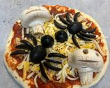 Hình bước làm 7 của món Pizza Halloween