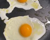 Foto del paso 4 de la receta Patatas al montón con pimientos y huevo - versión más sana