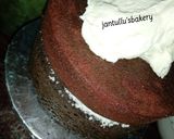 A picture of step 3 of Drips buttercream icing cake.