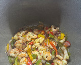 Foto del paso 4 de la receta: Ensalada templada de arroz negro venere con espinacas y gambas