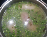 Foto del paso 3 de la receta: Merluza en salsa con guisantes