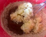 Foto del paso 3 de la receta: Queque volteado de manzana y pera