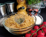 Foto del paso 1 de la receta: Ensalada de pasta con tomates cherry, albahaca y orégano
