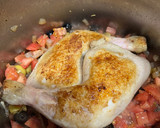 Foto del paso 7 de la receta: Pollo con tomate y aceitunas