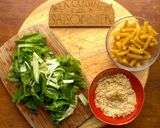 Une image de l'étape 1 de Fusilli avec cotes de bettes et chapelure.