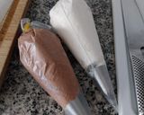 Foto del paso 5 de la receta: Coca de Sant Joan v3: De naranja confitada, almendras y pepitas de chocolate rellena de trufa y nata