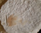 Foto del paso 5 de la receta: Tarta de cebolla, tomate, queso y salsa blanca