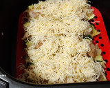 Foto del paso 6 de la receta: Calabacín relleno de pollo en airfryer, microondas y sartén