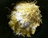 Foto langkah ke 3 dari resep Cheesy Fancy Fries.