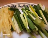 A picture of step 2 of Stir-Fried Baby Squid.
