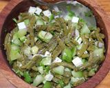 Foto del paso 2 de la receta: Ensalada de nopales con tomate verde