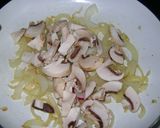 Foto del paso 2 de la receta: Frittata de hongos con tirabuzones