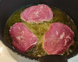 Foto del paso 2 de la receta: Carrilleras ibéricas en salsa de berenjena y champiñones